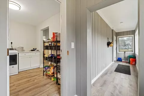 Entry Way - 1 Ralph Ave, Worcester, MA 01604 photo 1 of 7