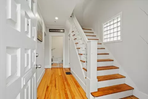 Entry Way - 1 Ralph Ave, Worcester, MA 01604 photo 4 of 7