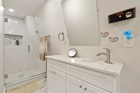 Bath - 1 Ralph Ave, Worcester, MA 01604 photo 2 of 2