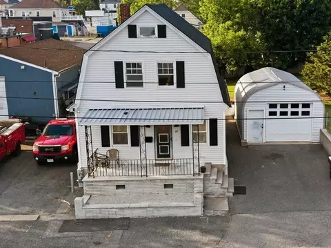 67 Hope St, Acushnet, MA 02743