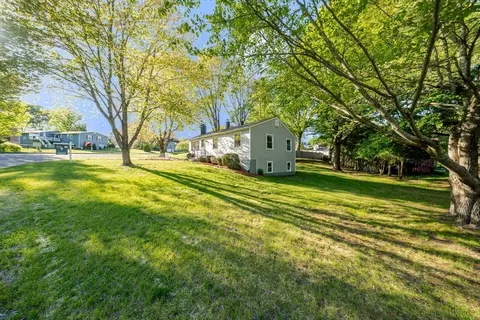 Exterior - 20 Meadowbrook Dr, Easthampton, MA 01027 photo 9 of 10