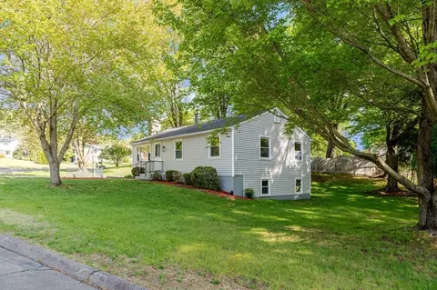 Exterior - 20 Meadowbrook Dr, Easthampton, MA 01027 photo 7 of 10