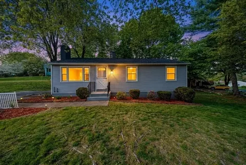 Exterior - 20 Meadowbrook Dr, Easthampton, MA 01027 photo 3 of 10