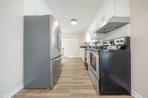 Kitchen - 20 Meadowbrook Dr, Easthampton, MA 01027 photo 4 of 4