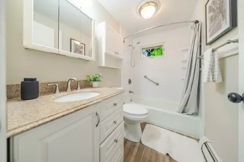 Bath - 20 Meadowbrook Dr, Easthampton, MA 01027 photo 1 of 3