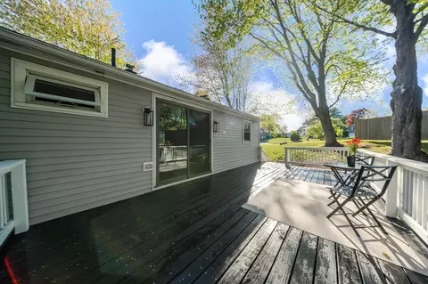 Exterior - 20 Meadowbrook Dr, Easthampton, MA 01027 photo 6 of 10