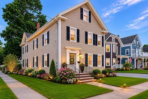 Exterior - 17 Charles St, Danvers, MA 01923 photo 4 of 7