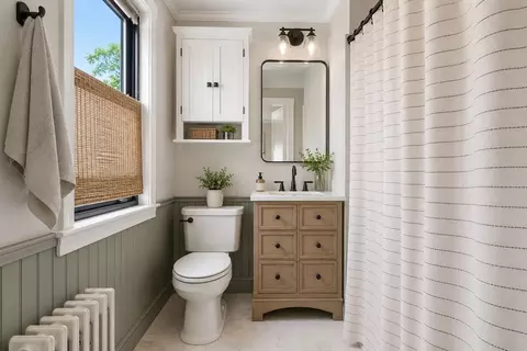 Bath - 17 Charles St, Danvers, MA 01923 photo 2 of 2