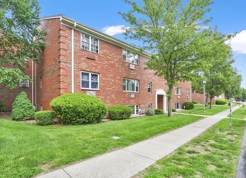 272 Regency Park Dr #272, Agawam, MA 01001