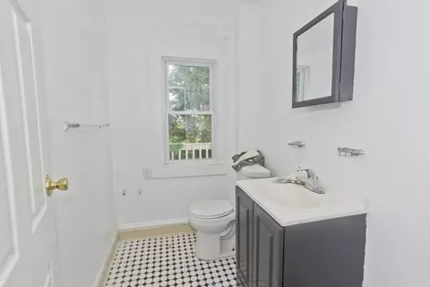 116-118 Massasoit St, Springfield, MA 01107 photo 9