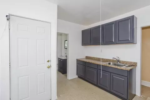 116-118 Massasoit St, Springfield, MA 01107 photo 12