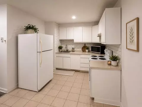 307 W Main St #1, Hyannis, MA 02601 photo 3