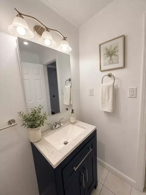 307 W Main St #1, Hyannis, MA 02601 photo 4