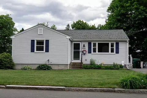 17 Hearthstone Ter, Chicopee, MA 01020