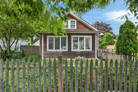 34 Bridge St, Fairhaven, MA 02719