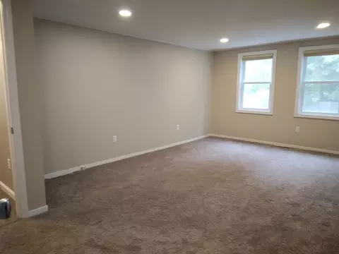 Living - 42 Lowell Rd, Pepperell, MA 01463 photo 6 of 7