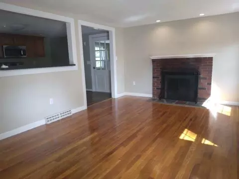 Living - 42 Lowell Rd, Pepperell, MA 01463 photo 3 of 7