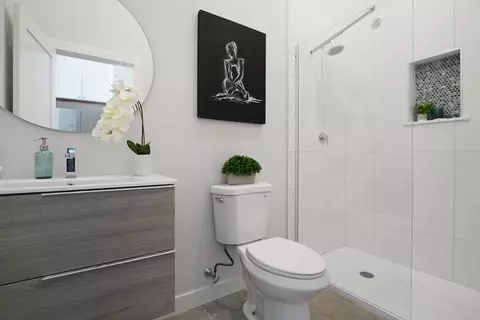 Bath - 403 Division St #4, Fall River, MA 02721 photo 1 of 1