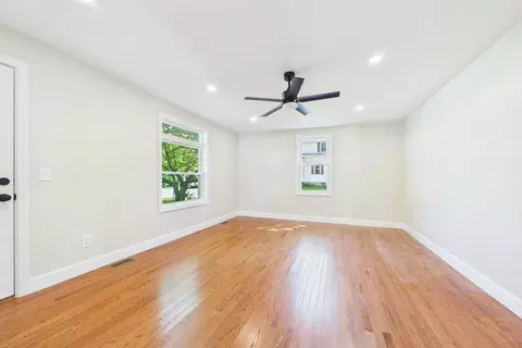 Living - 44 Wing Rd, Acushnet, MA 02743 photo 2 of 7