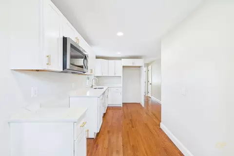 Entry Way - 44 Wing Rd, Acushnet, MA 02743 photo 1 of 1