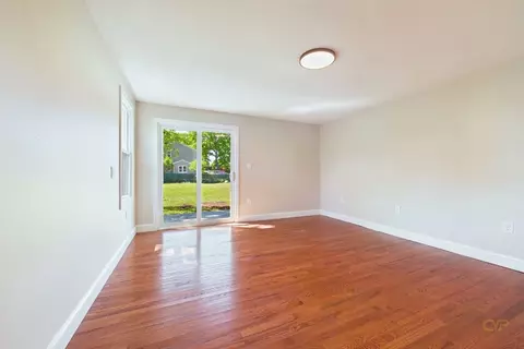 Living - 44 Wing Rd, Acushnet, MA 02743 photo 6 of 7