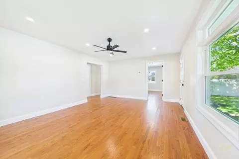 Living - 44 Wing Rd, Acushnet, MA 02743 photo 5 of 7