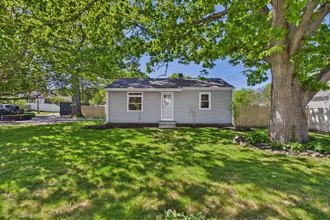 44 Wing Rd, Acushnet, MA 02743