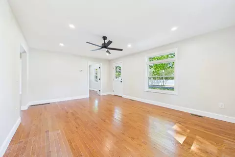 Living - 44 Wing Rd, Acushnet, MA 02743 photo 4 of 7