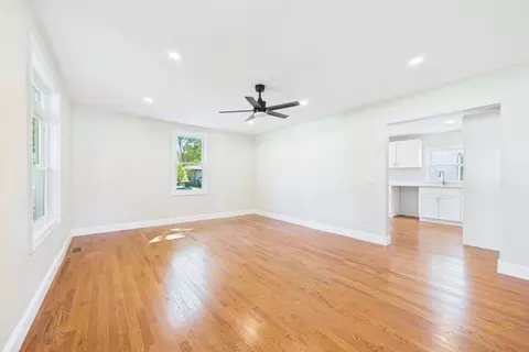 Living - 44 Wing Rd, Acushnet, MA 02743 photo 3 of 7