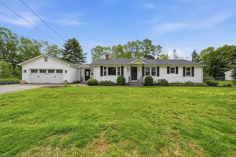 11 W Winkley St, Amesbury, MA 01913