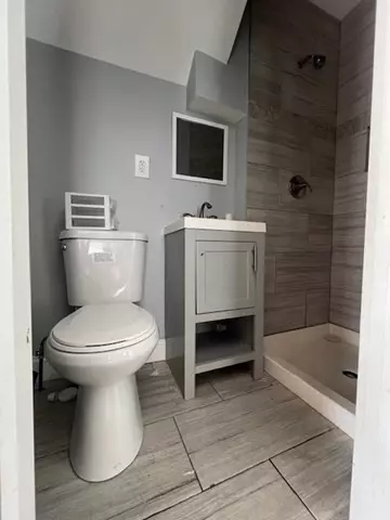 Bath - 19 Wareham St, Springfield, MA 01108 photo 1 of 1