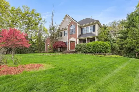 12 Kristen Cir, North Attleboro, MA 02760