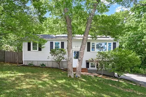 18 Adams St, Plymouth, MA 02360