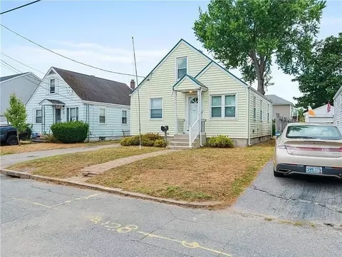 85 Manistee St, Pawtucket, RI 02861