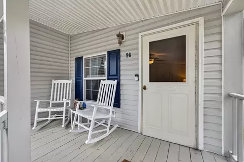 96 Songbird Ln, Tiverton, RI 02878