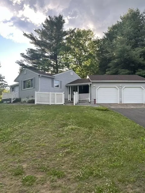 1 Red Oak Dr, Southwick, MA 01077
