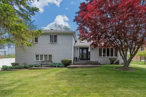 394 Lees River Ave, Somerset, MA 02725