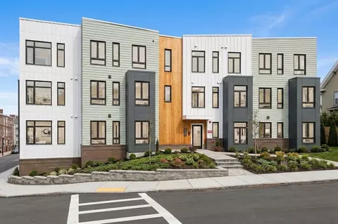 34 Oak St #303, Hyde Park, MA 02136