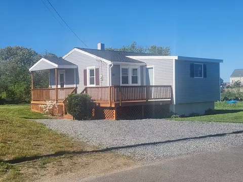 11 Starboard Dr, Fairhaven, MA 02719