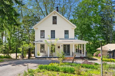 97 King St, Groveland, MA 01834