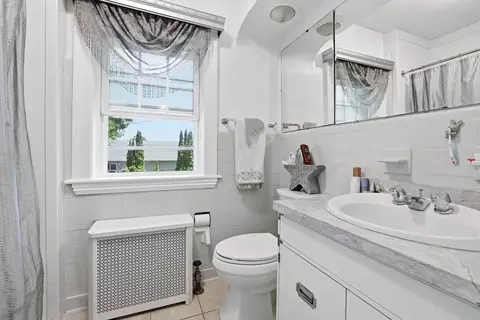 Bath - 32 Terrace Dr, Worcester, MA 01609 photo 3 of 4