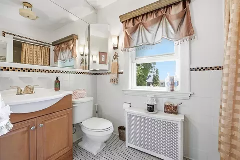 Bath - 32 Terrace Dr, Worcester, MA 01609 photo 2 of 4