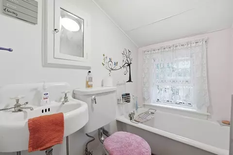 Bath - 32 Terrace Dr, Worcester, MA 01609 photo 4 of 4