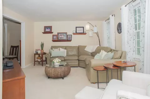 Living - 13 King Philip Path, Mendon, MA 01756 photo 4 of 6
