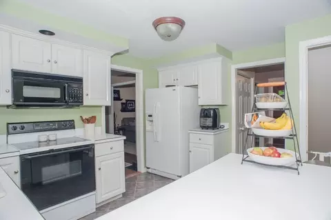 Kitchen - 13 King Philip Path, Mendon, MA 01756 photo 2 of 3