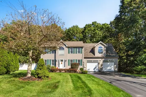 104 Ridgewood Dr, Taunton, MA 02780