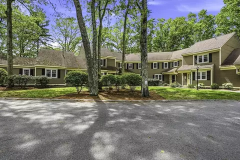 62 Heritage Dr #62, Whitinsville, MA 01588