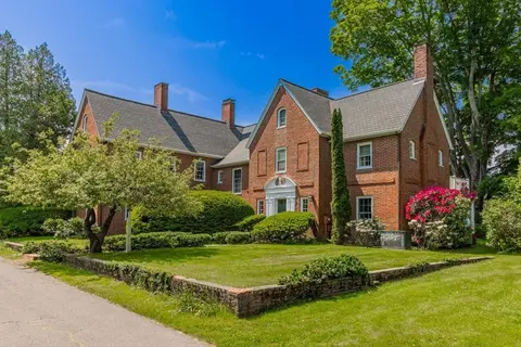 82 River Rd, Topsfield, MA 01983