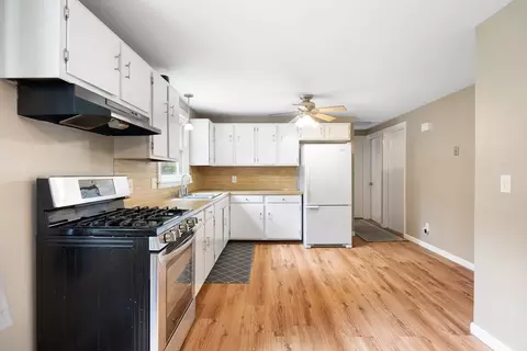 37 Parkerview St, Springfield, MA 01129 photo 6