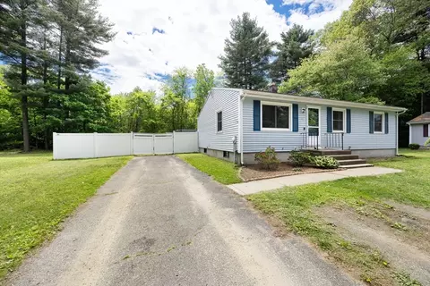 37 Parkerview St, Springfield, MA 01129 photo 3